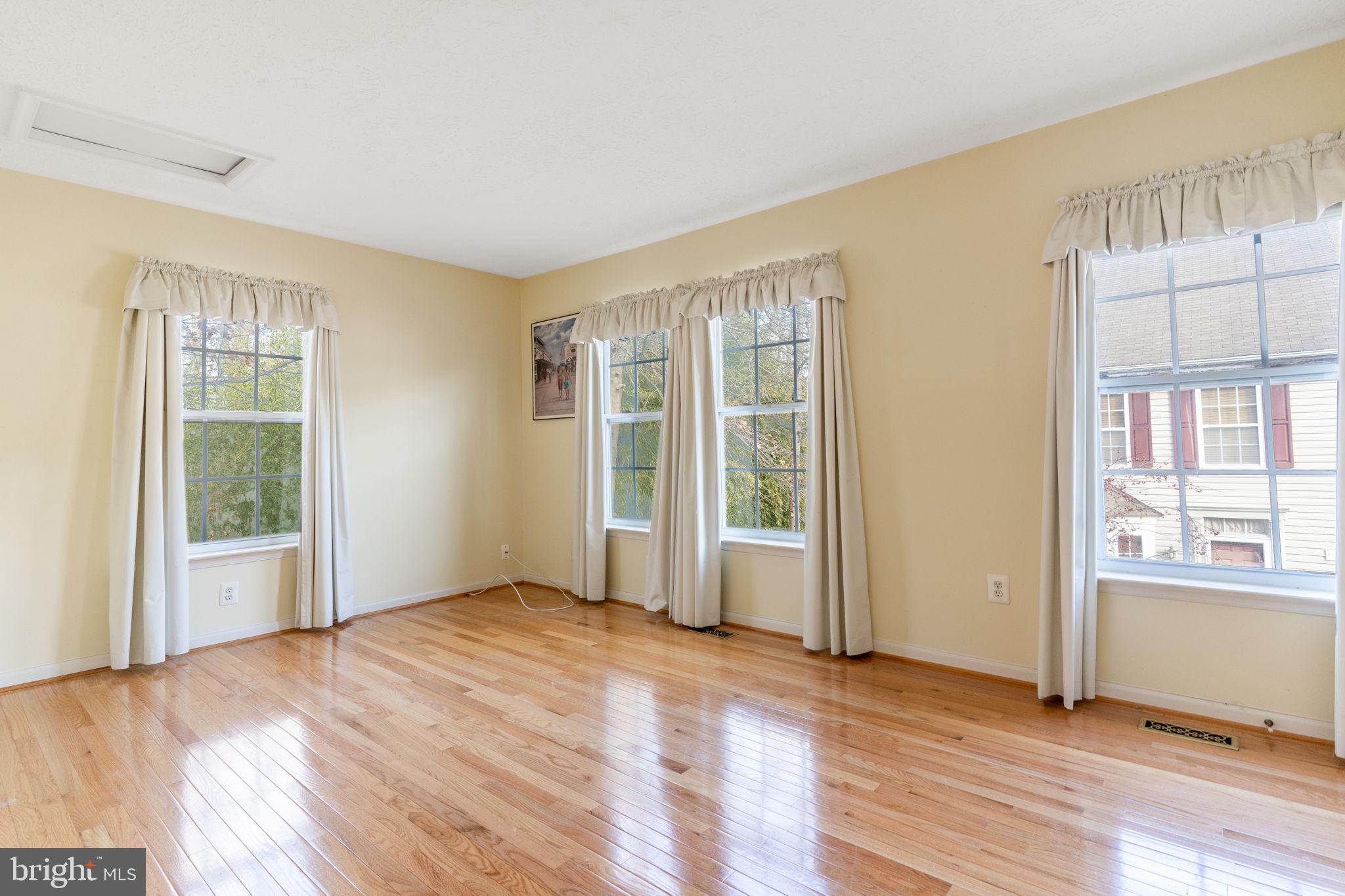 CROMWELL FOUNTAIN - Residential