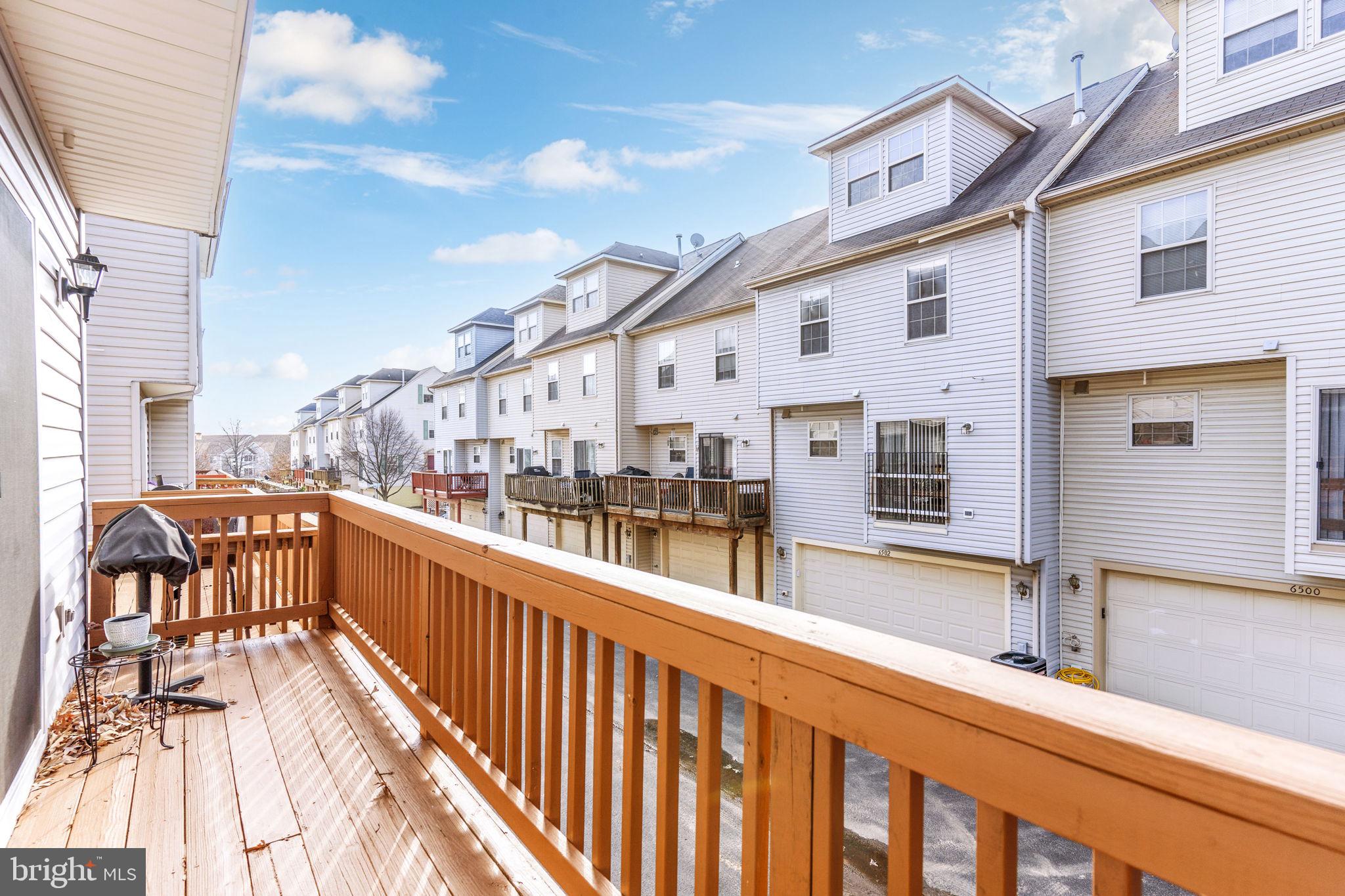 CROMWELL FOUNTAIN - Residential