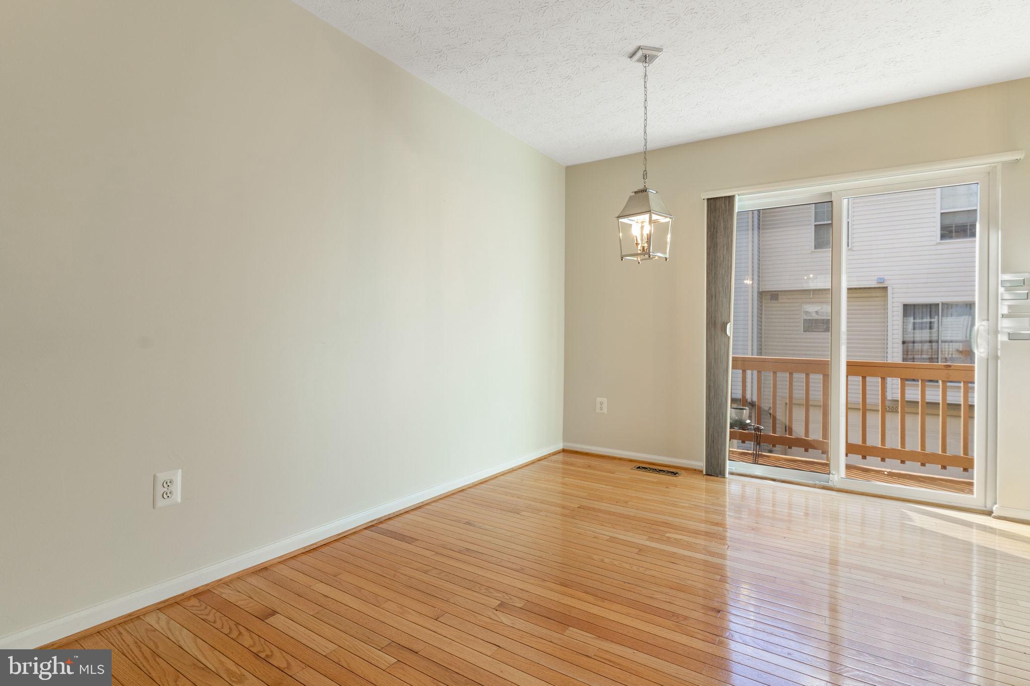 CROMWELL FOUNTAIN - Residential