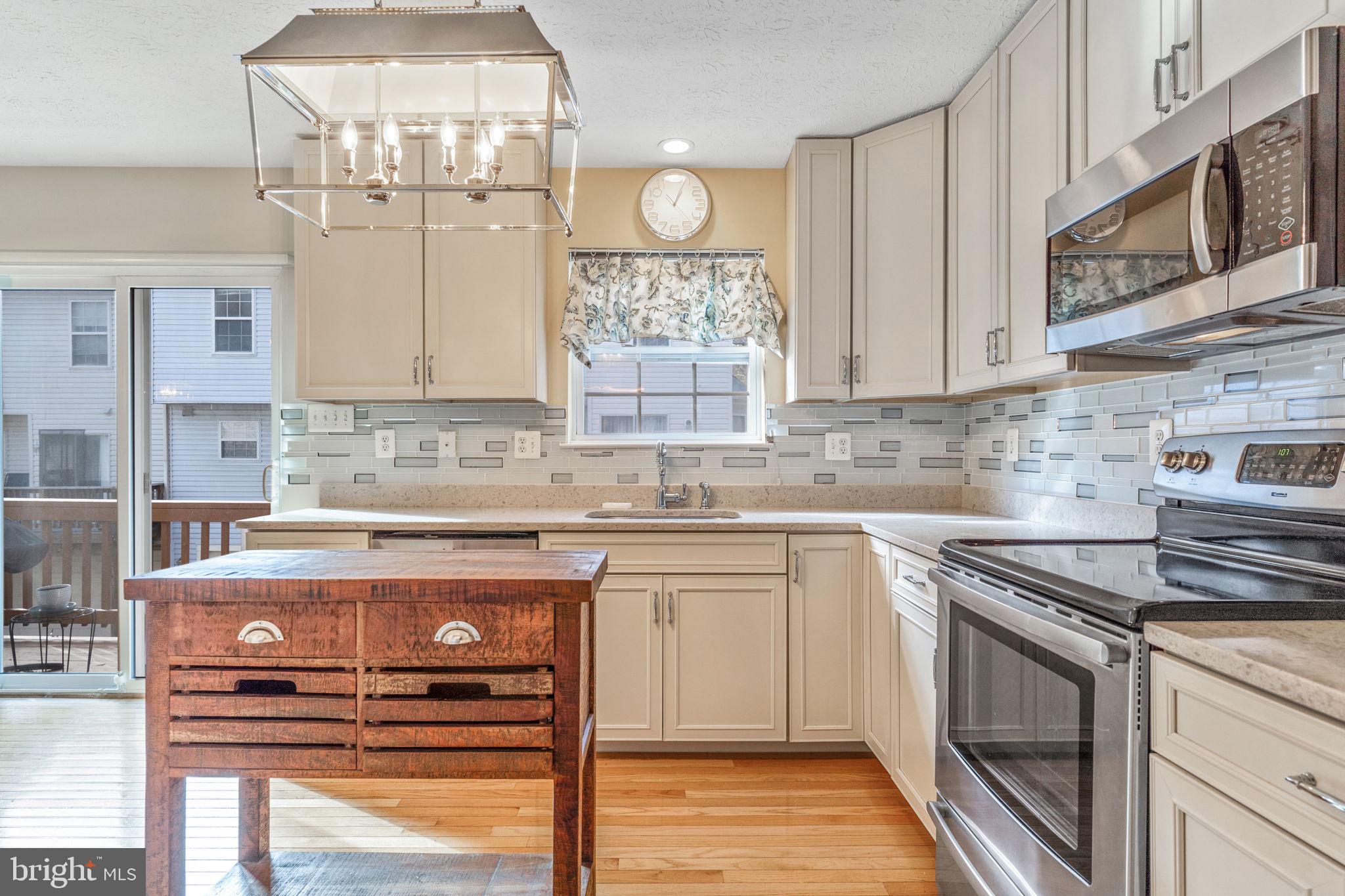 CROMWELL FOUNTAIN - Residential