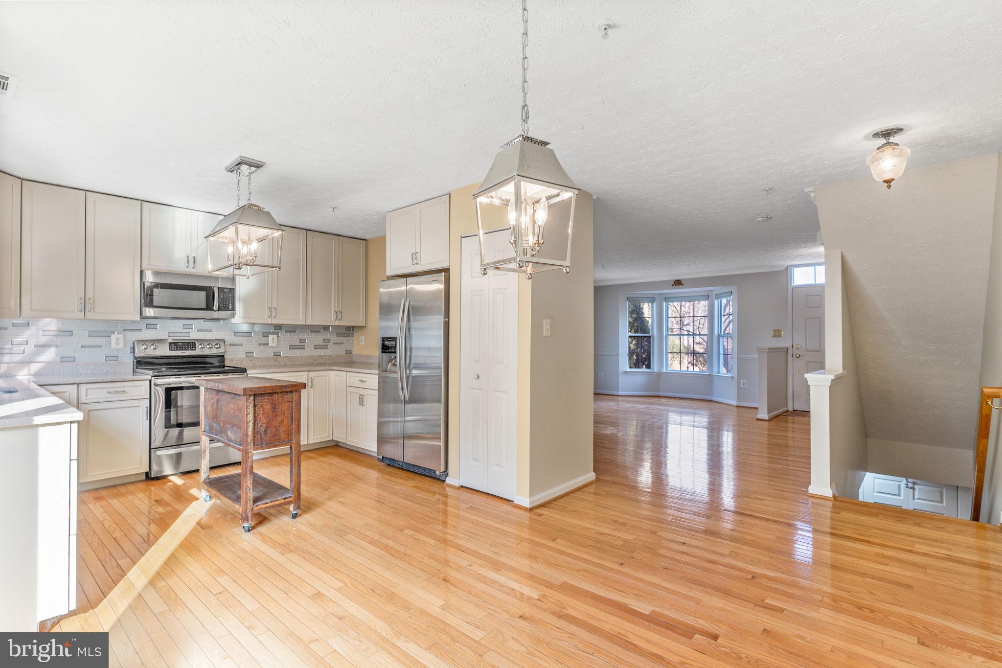 CROMWELL FOUNTAIN - Residential