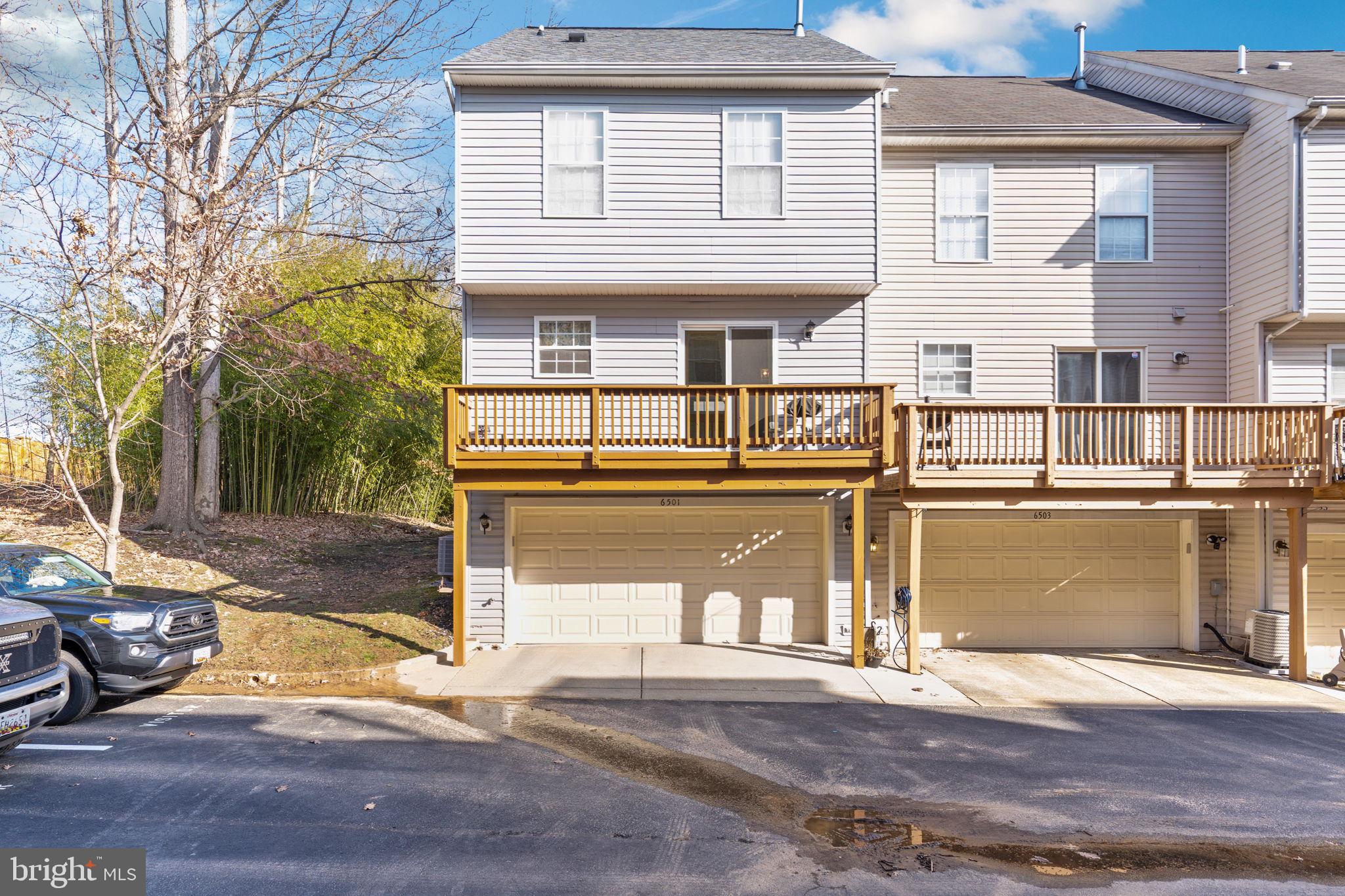 CROMWELL FOUNTAIN - Residential