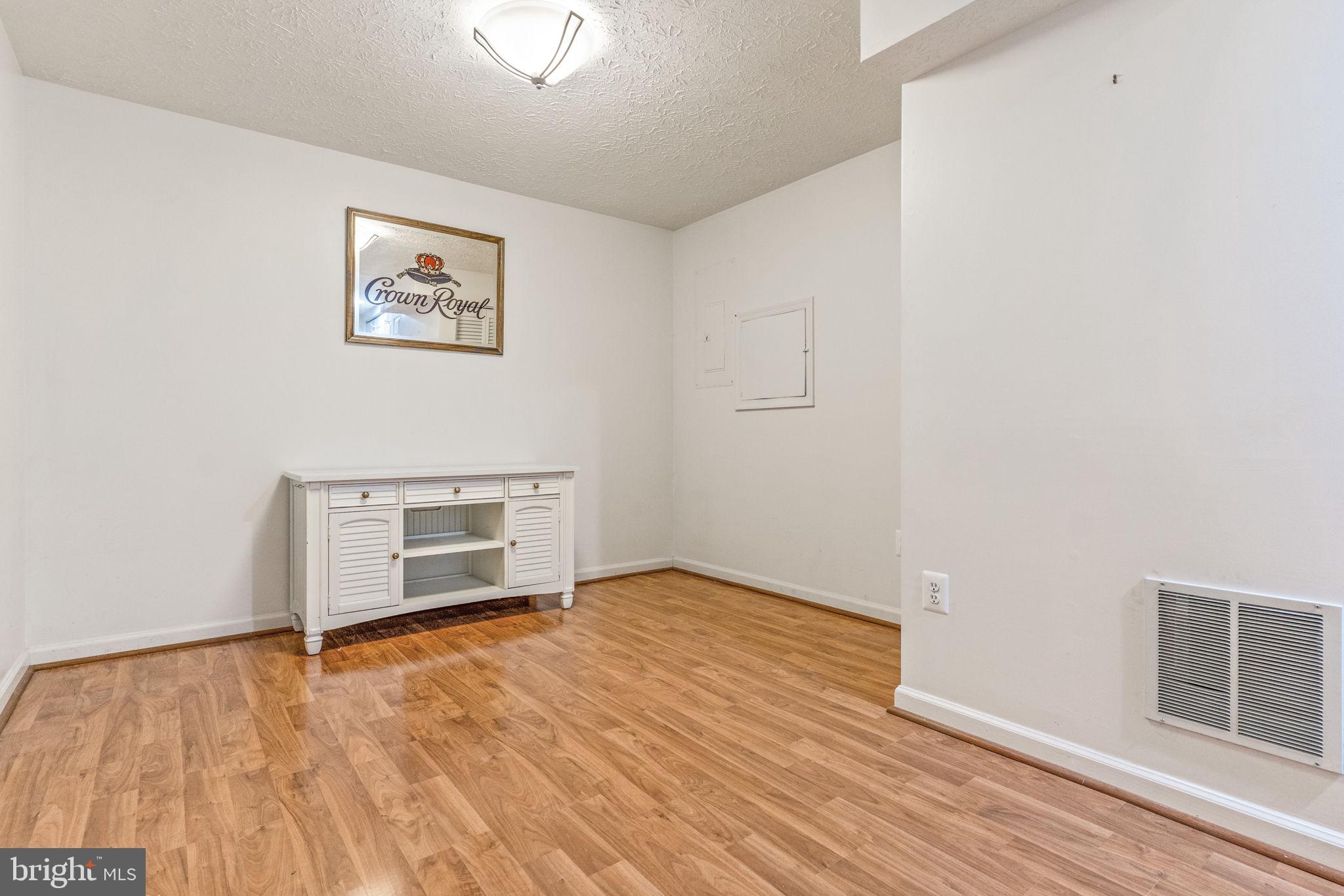 CROMWELL FOUNTAIN - Residential