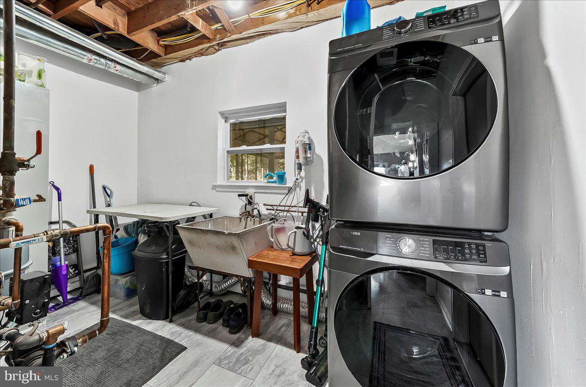 COLONIAL VIL GREEN - Residential