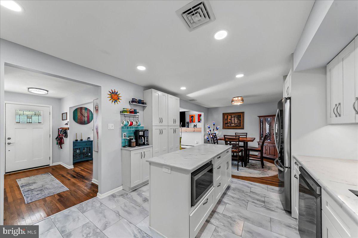 COLONIAL VIL GREEN - Residential