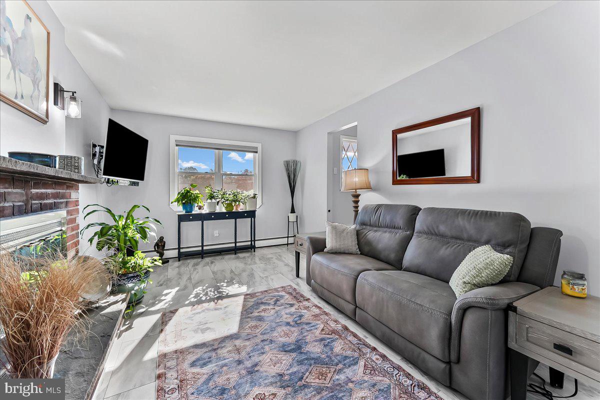 COLONIAL VIL GREEN - Residential