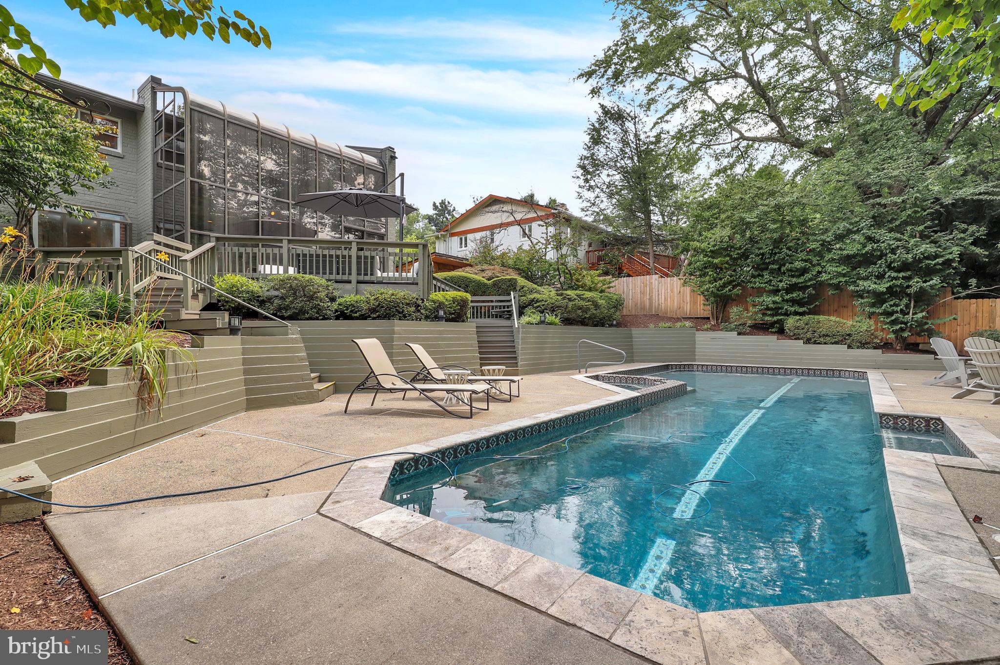 BANNOCKBURN ESTATES - Residential