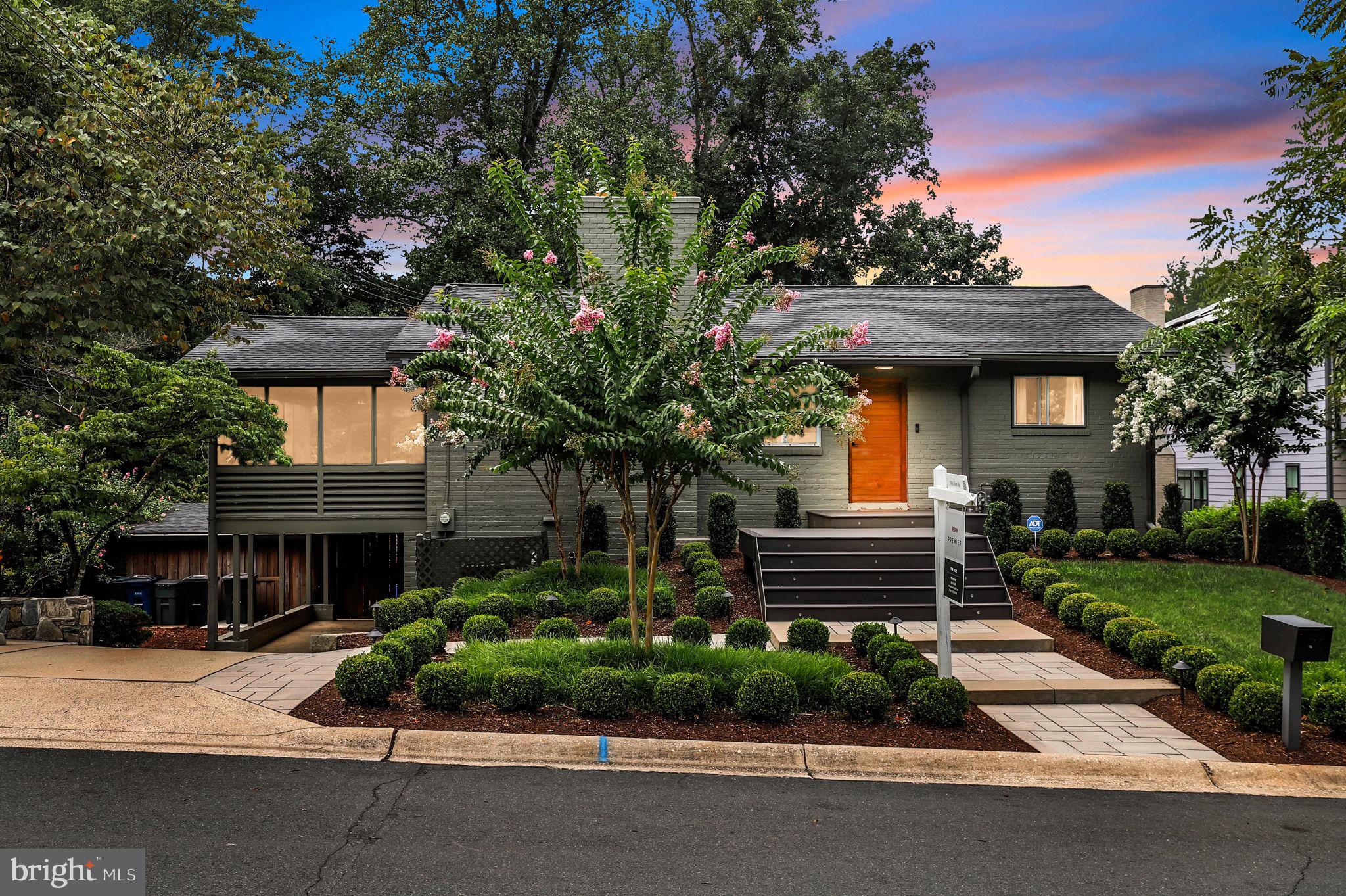 BANNOCKBURN ESTATES - Residential