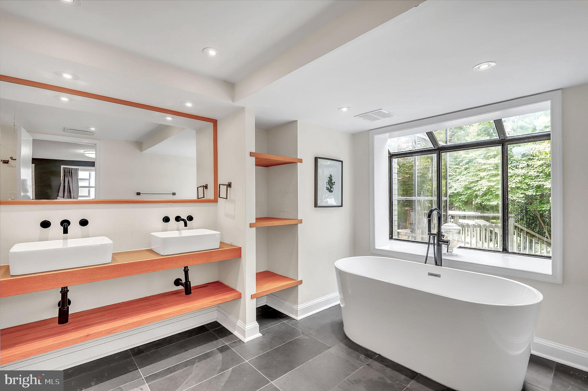 BANNOCKBURN ESTATES - Residential