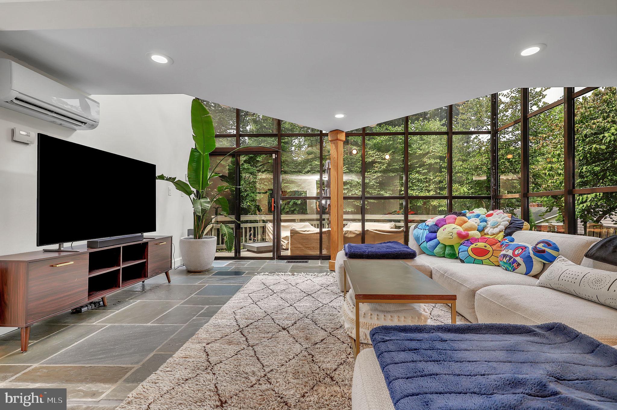 BANNOCKBURN ESTATES - Residential