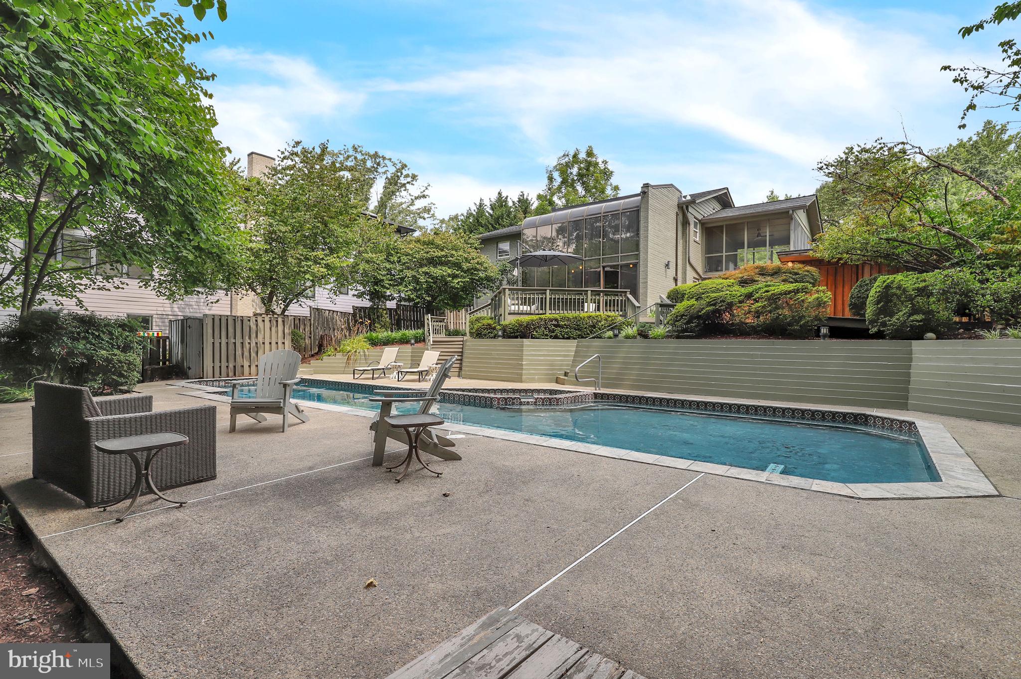 BANNOCKBURN ESTATES - Residential