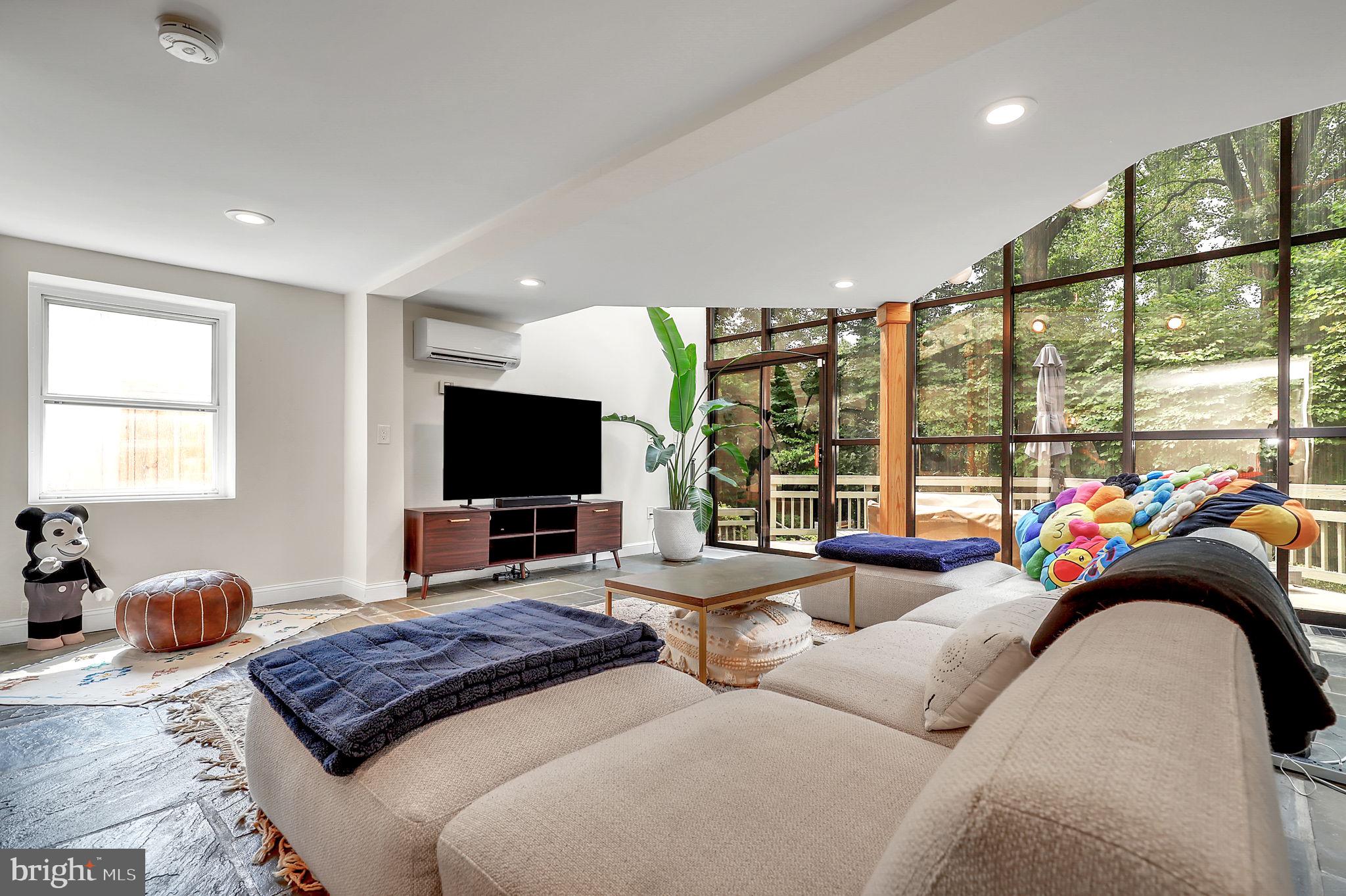 BANNOCKBURN ESTATES - Residential