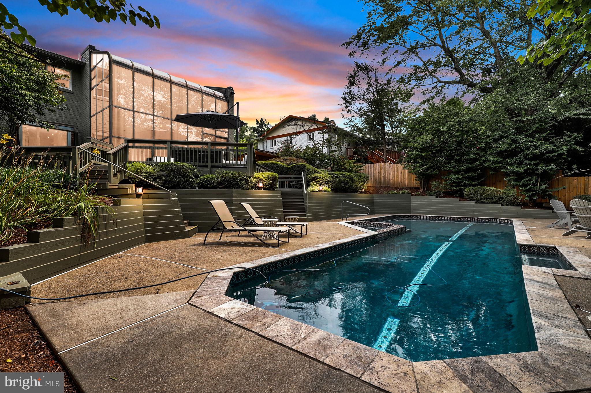 BANNOCKBURN ESTATES - Residential