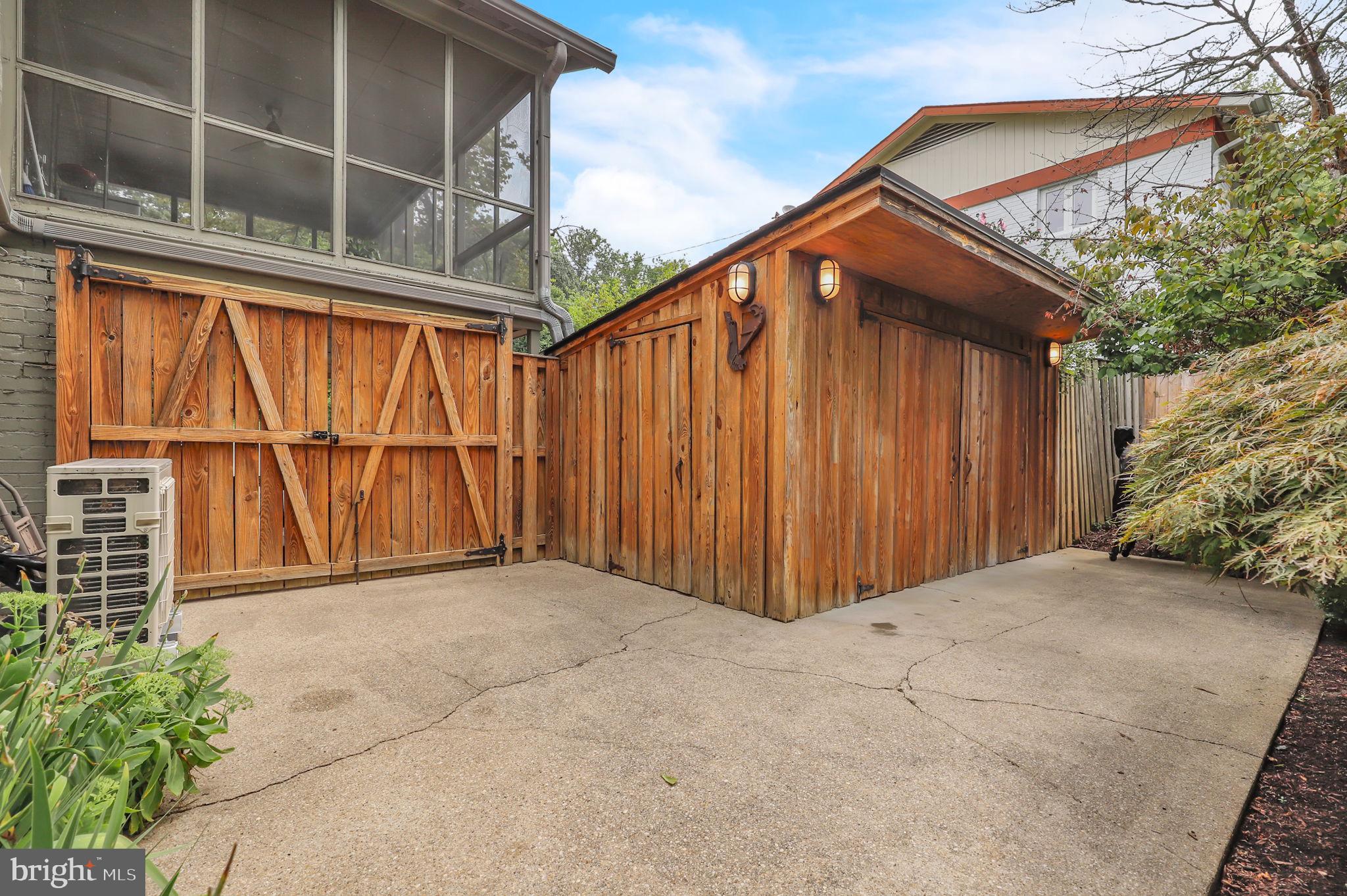 BANNOCKBURN ESTATES - Residential