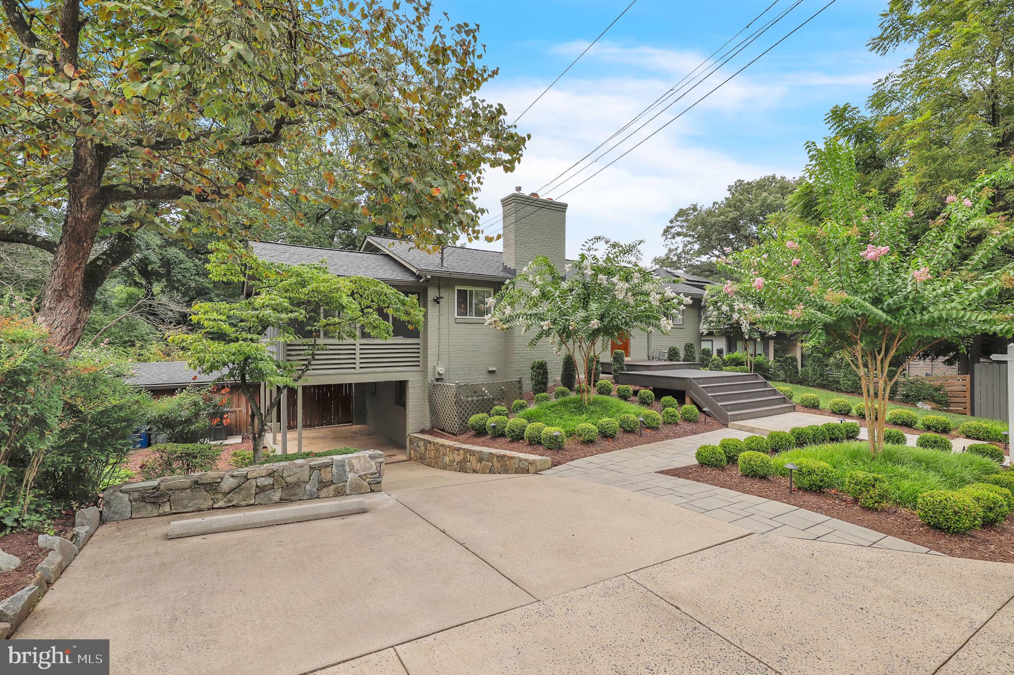 BANNOCKBURN ESTATES - Residential