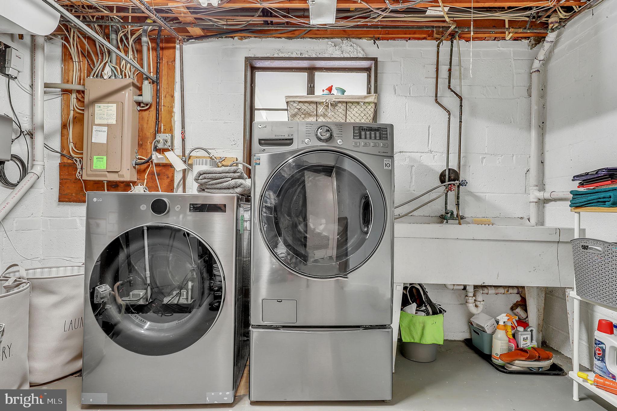 BANNOCKBURN ESTATES - Residential