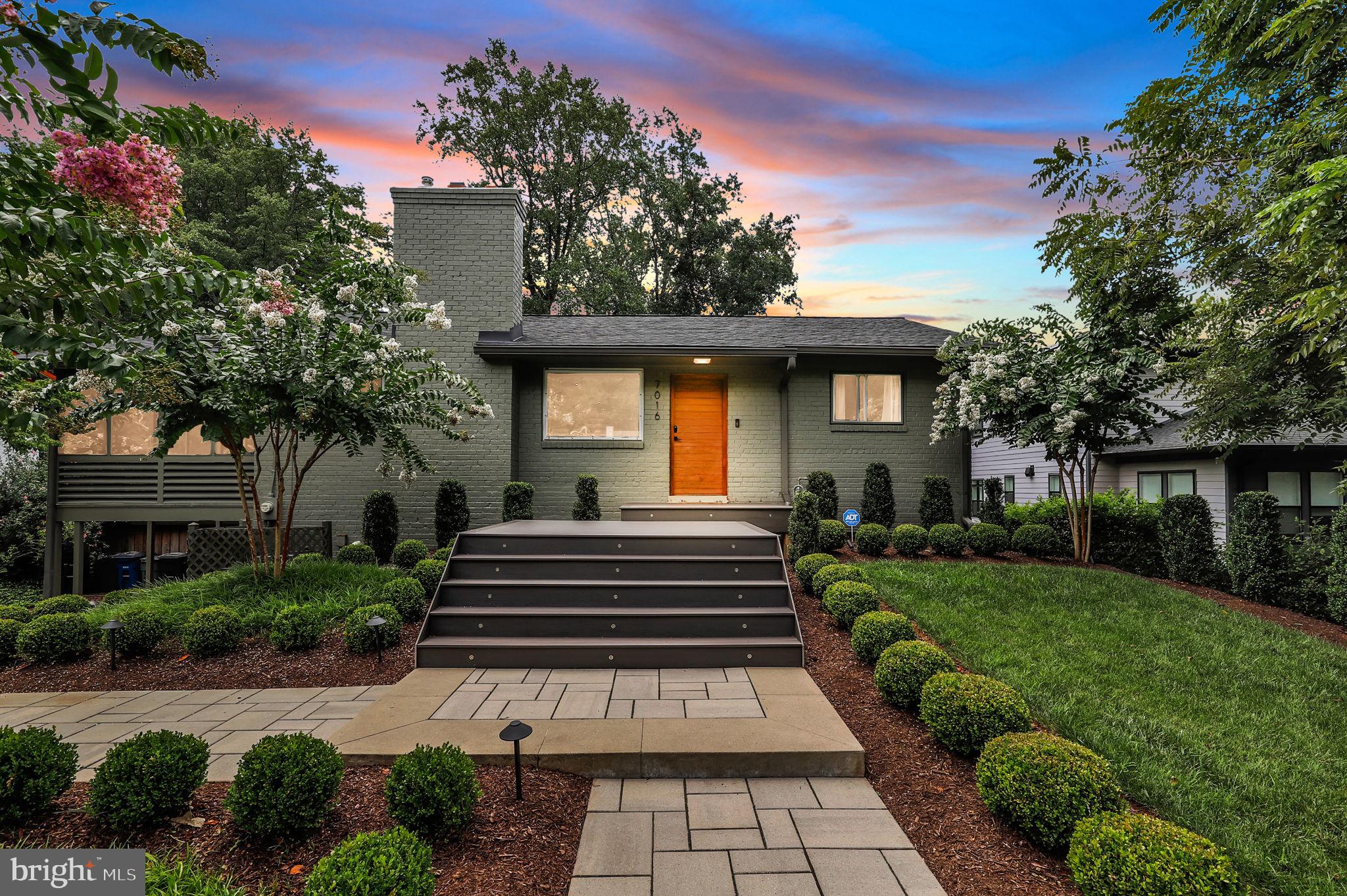 BANNOCKBURN ESTATES - Residential