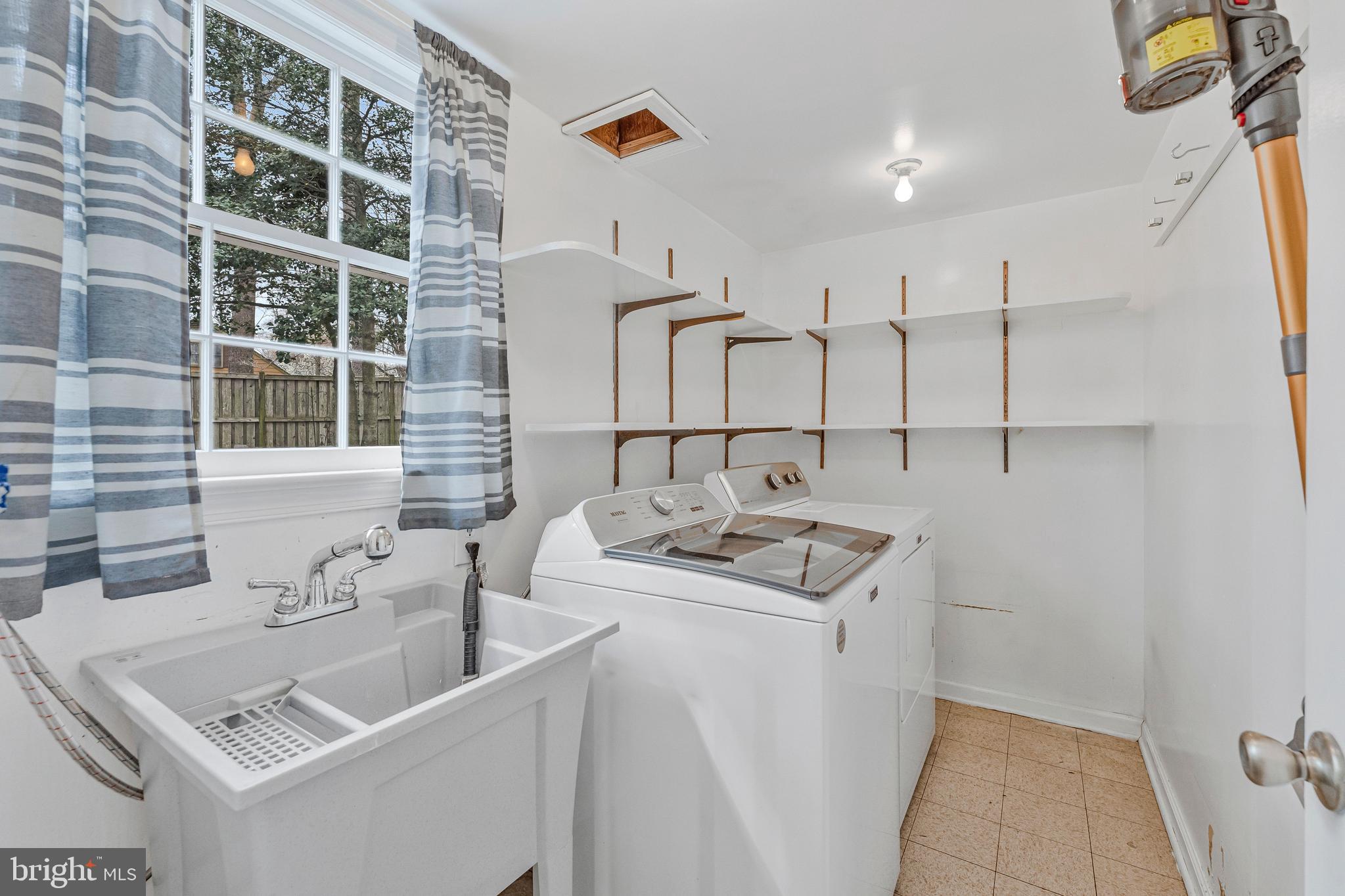 CAMELOT - Residential