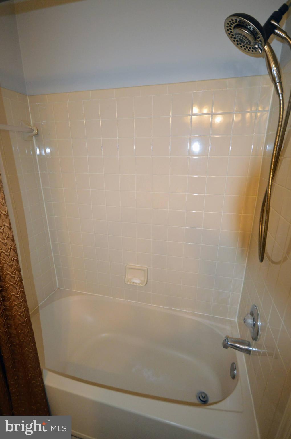 SENECA KNOLLS CODM - Residential Lease