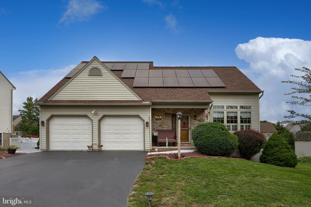 Photo of 425 Apple Tree Lane, MOUNT WOLF, PA 17347 (MLS # PAYK2088606)