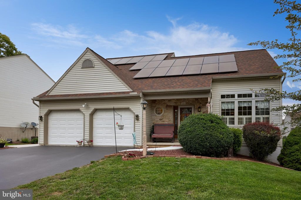 Photo of 425 Apple Tree Lane, MOUNT WOLF, PA 17347 (MLS # PAYK2088606)