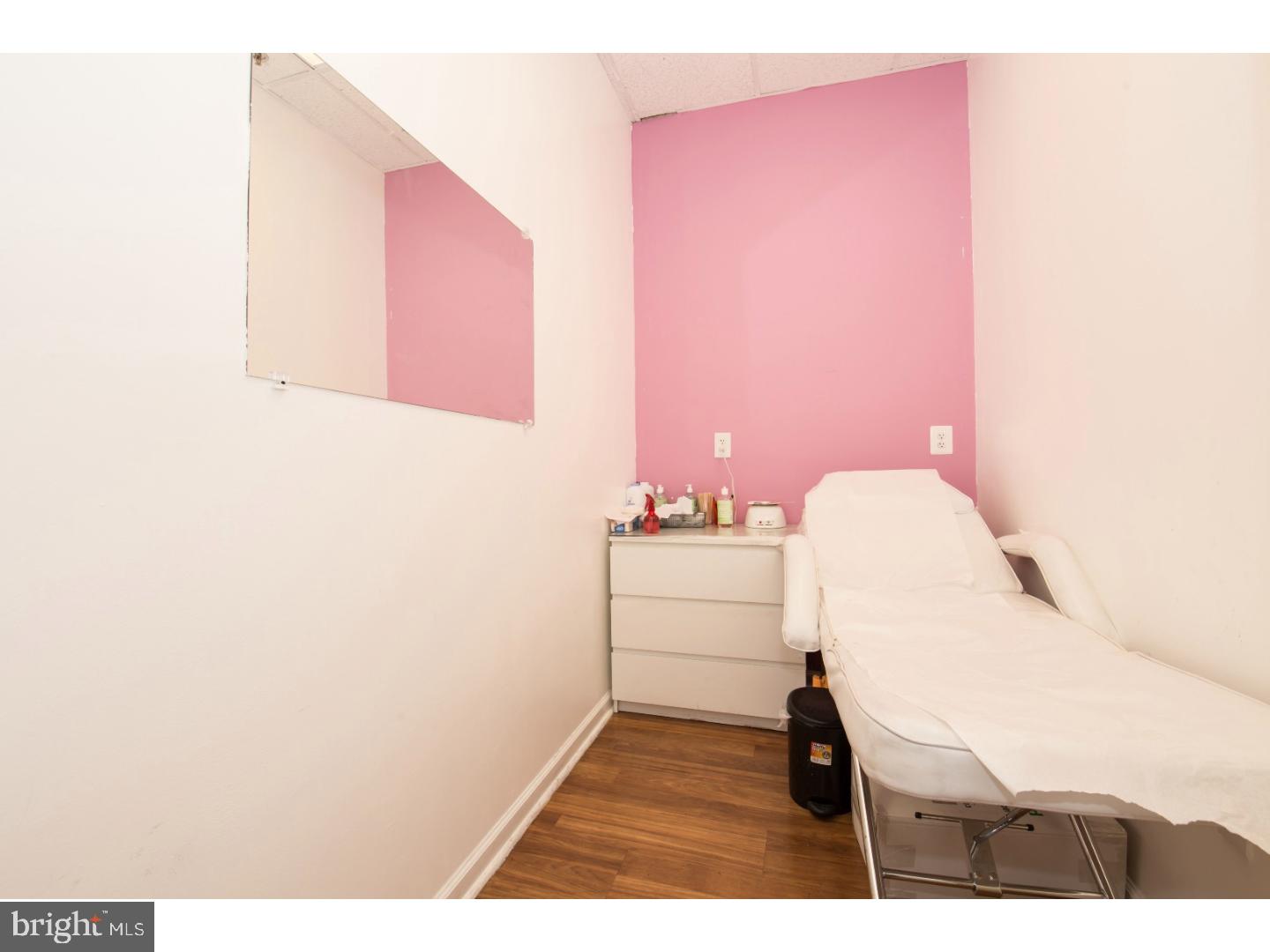 QUEEN VILLAGE - Residential Income