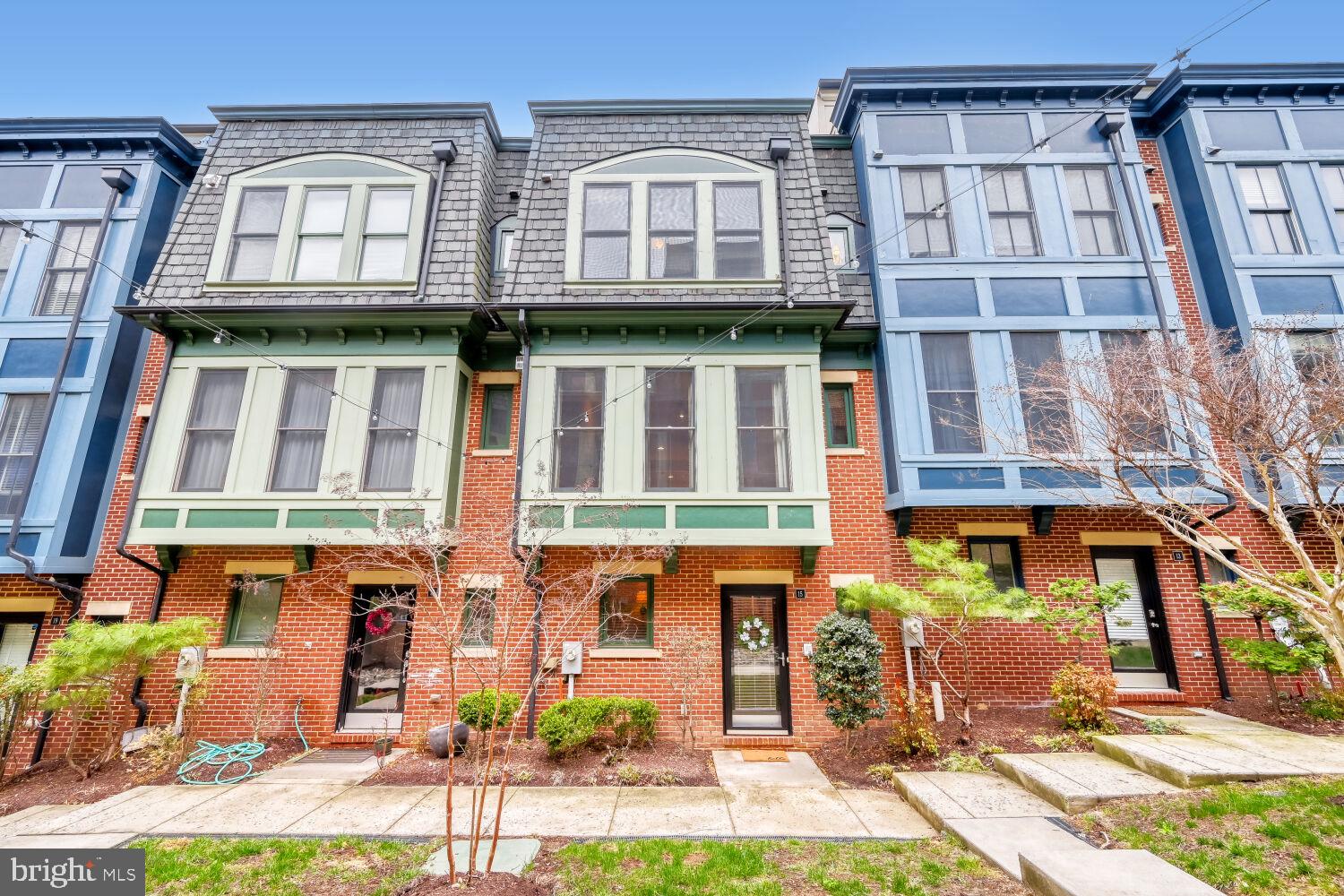 LOMBARD COURT - Residential