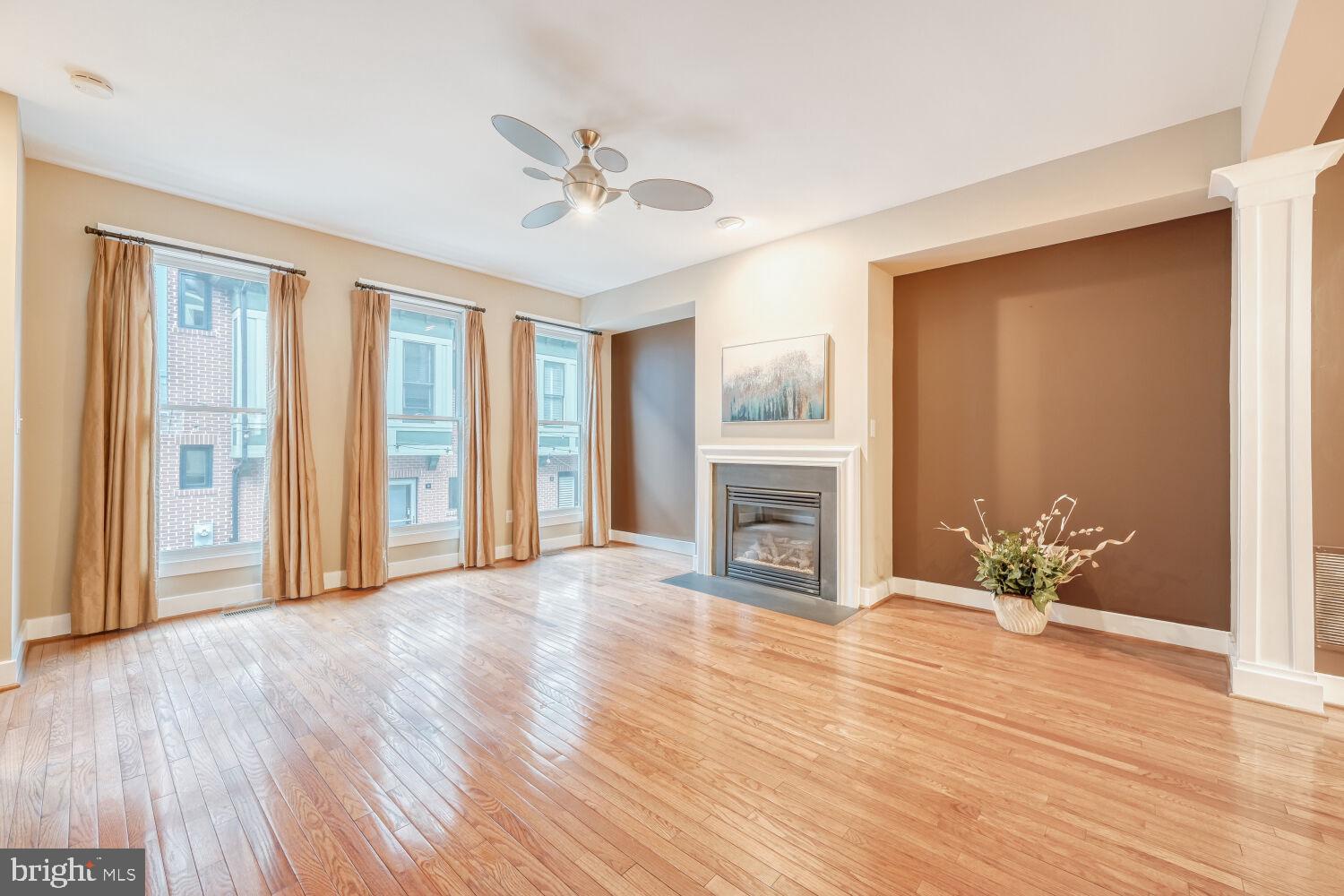 LOMBARD COURT - Residential