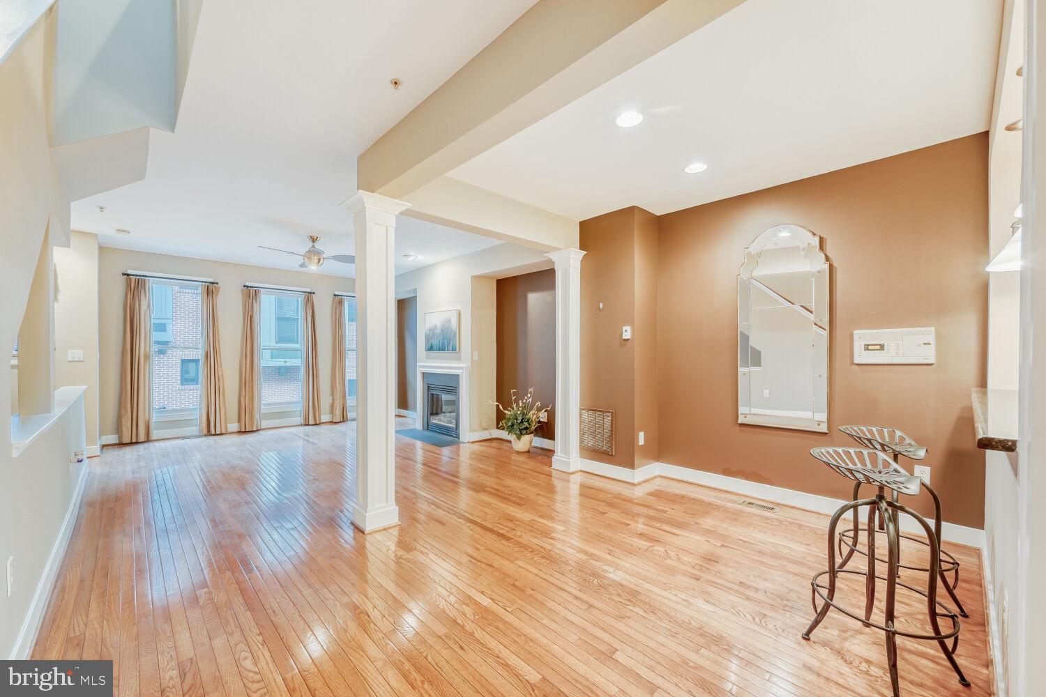 LOMBARD COURT - Residential