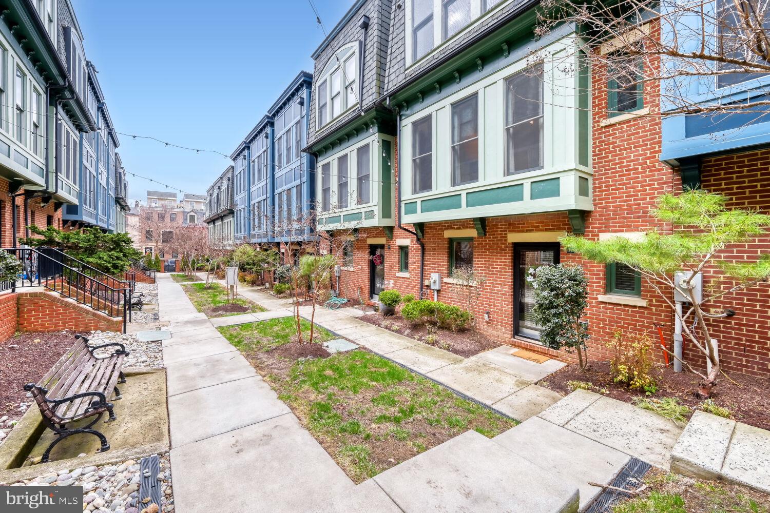 LOMBARD COURT - Residential