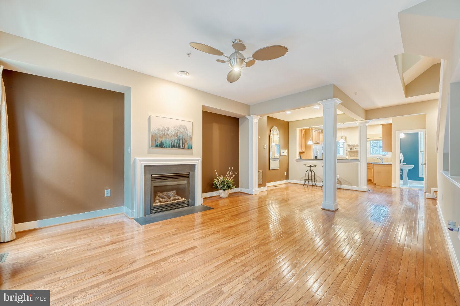 LOMBARD COURT - Residential