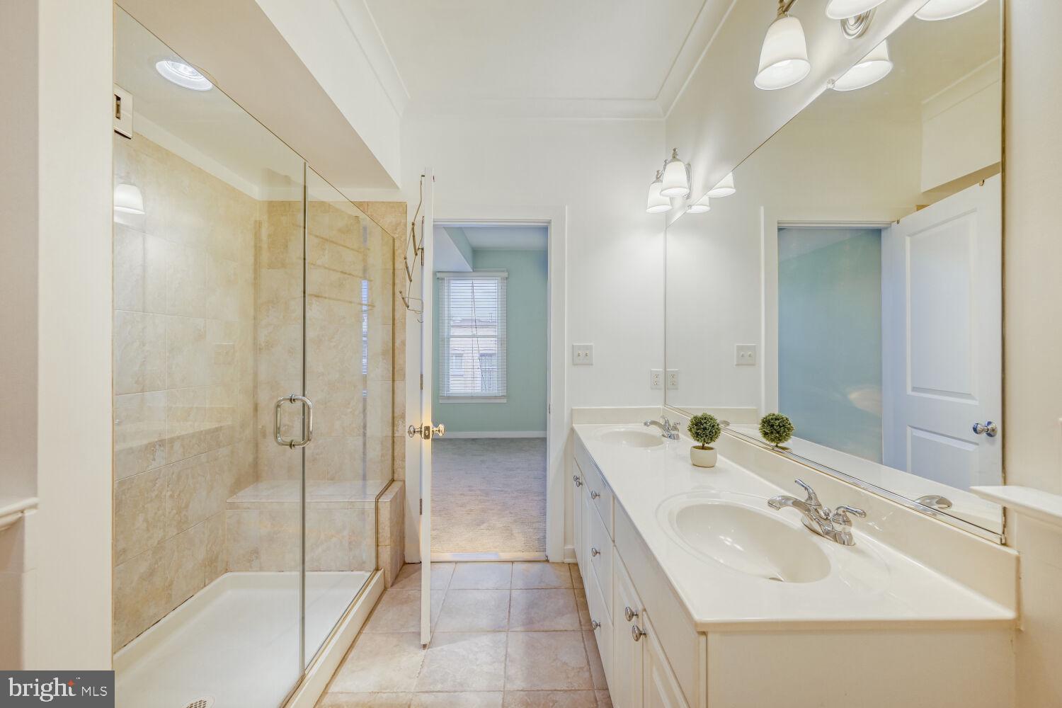 LOMBARD COURT - Residential