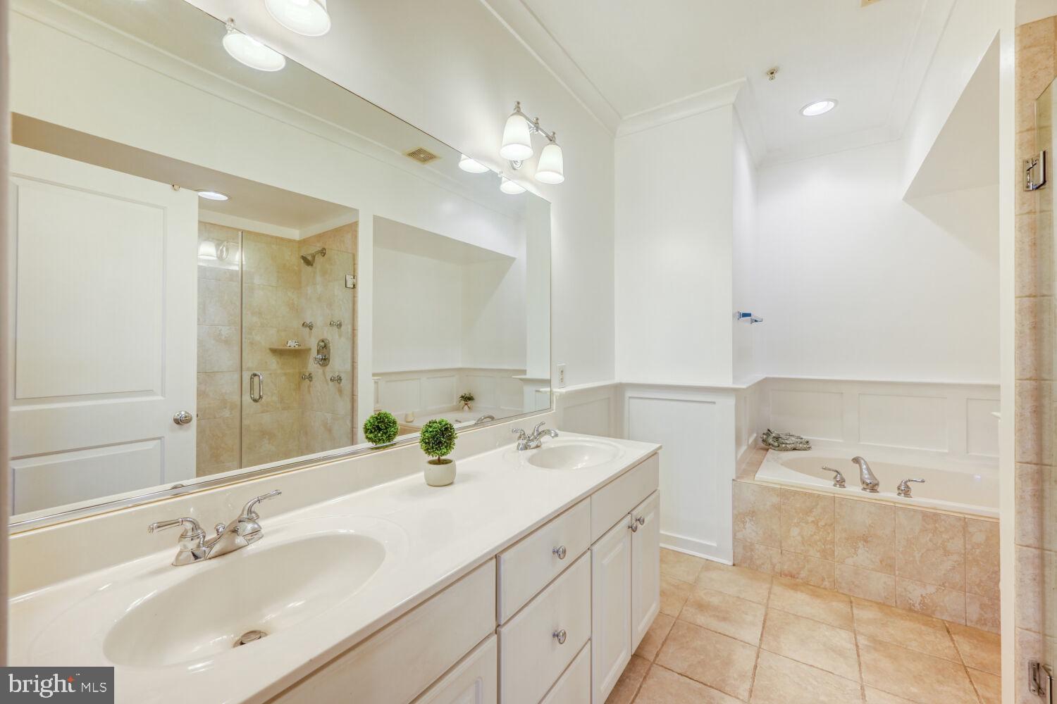 LOMBARD COURT - Residential