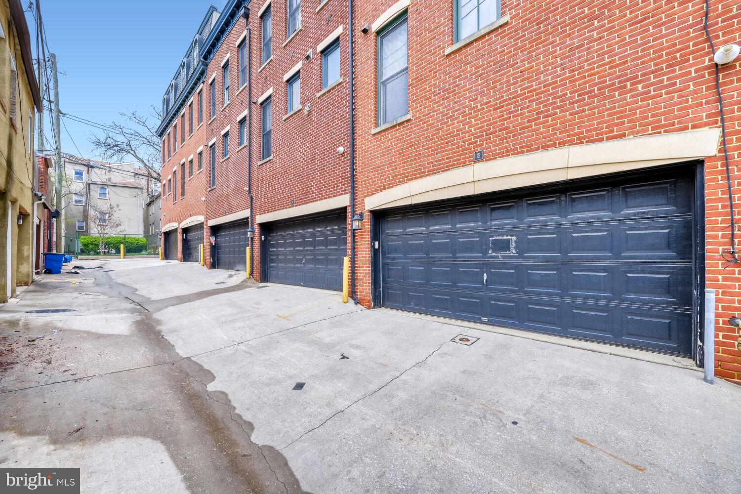 LOMBARD COURT - Residential