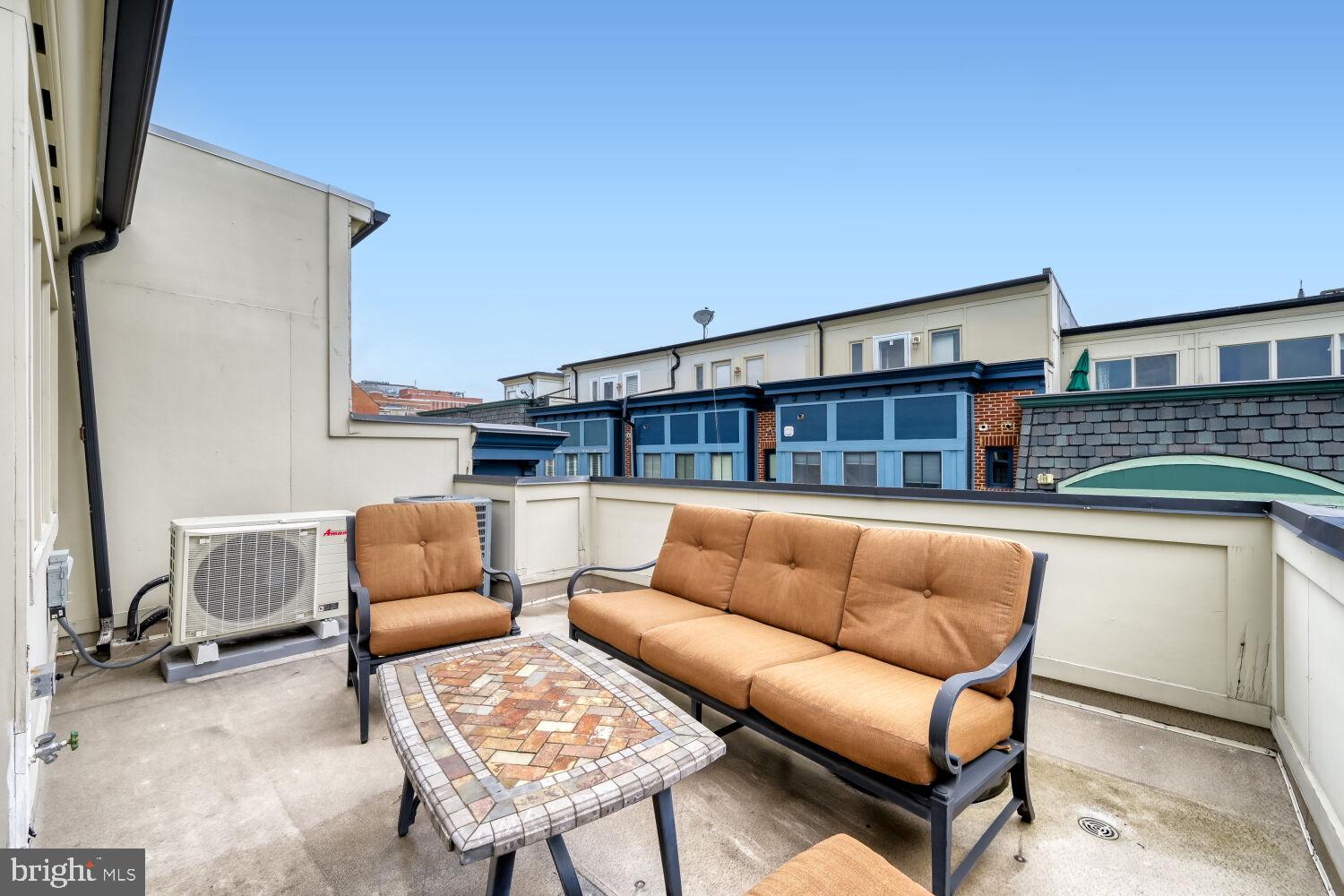 LOMBARD COURT - Residential