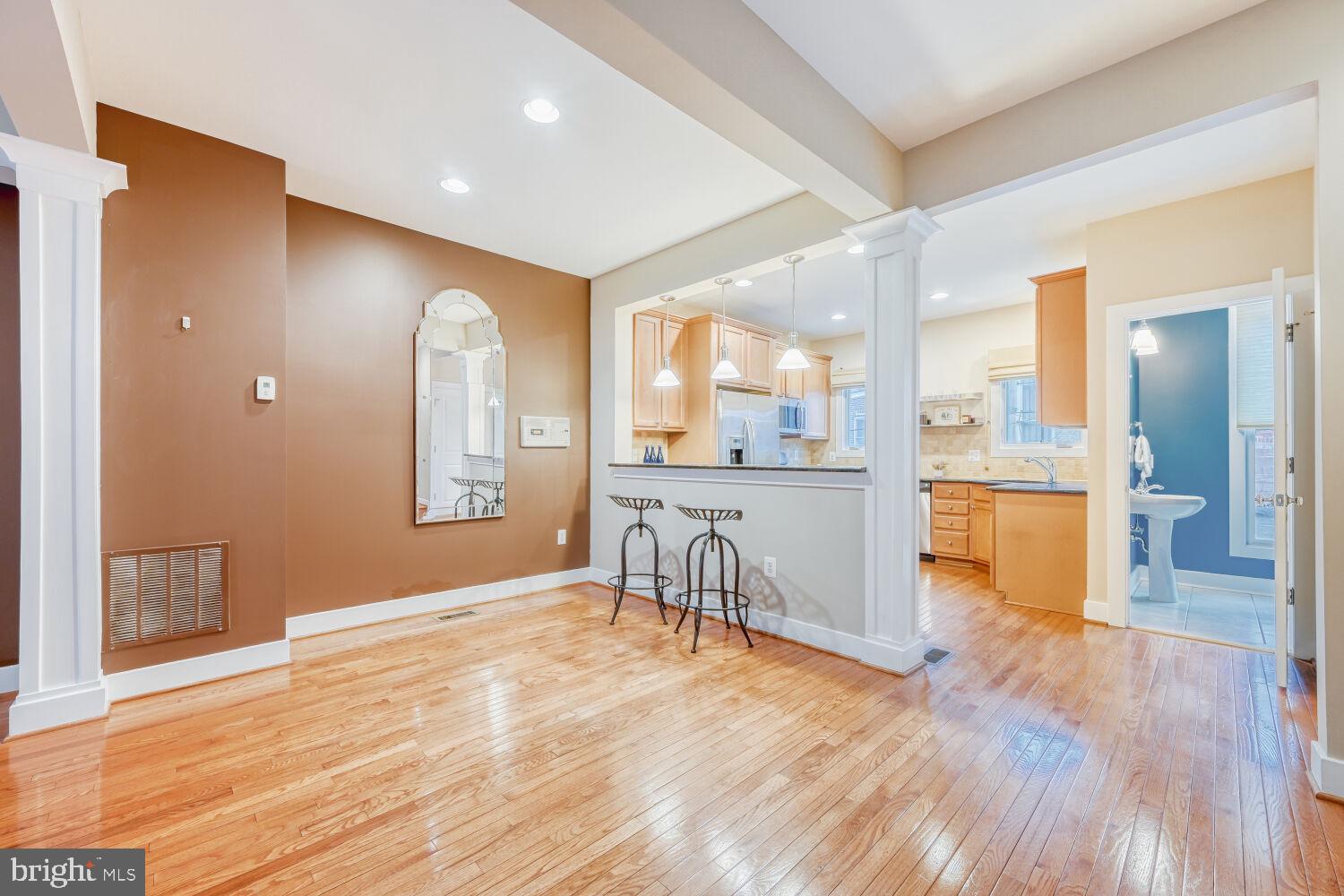 LOMBARD COURT - Residential