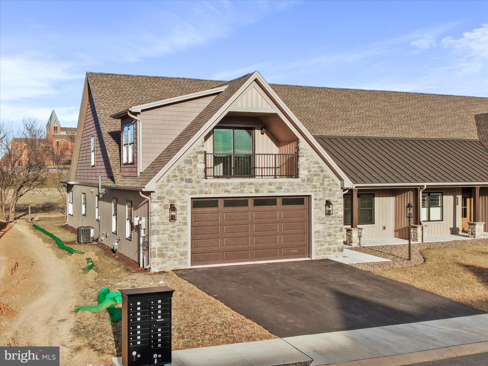 MEADOWBROOK - Residential