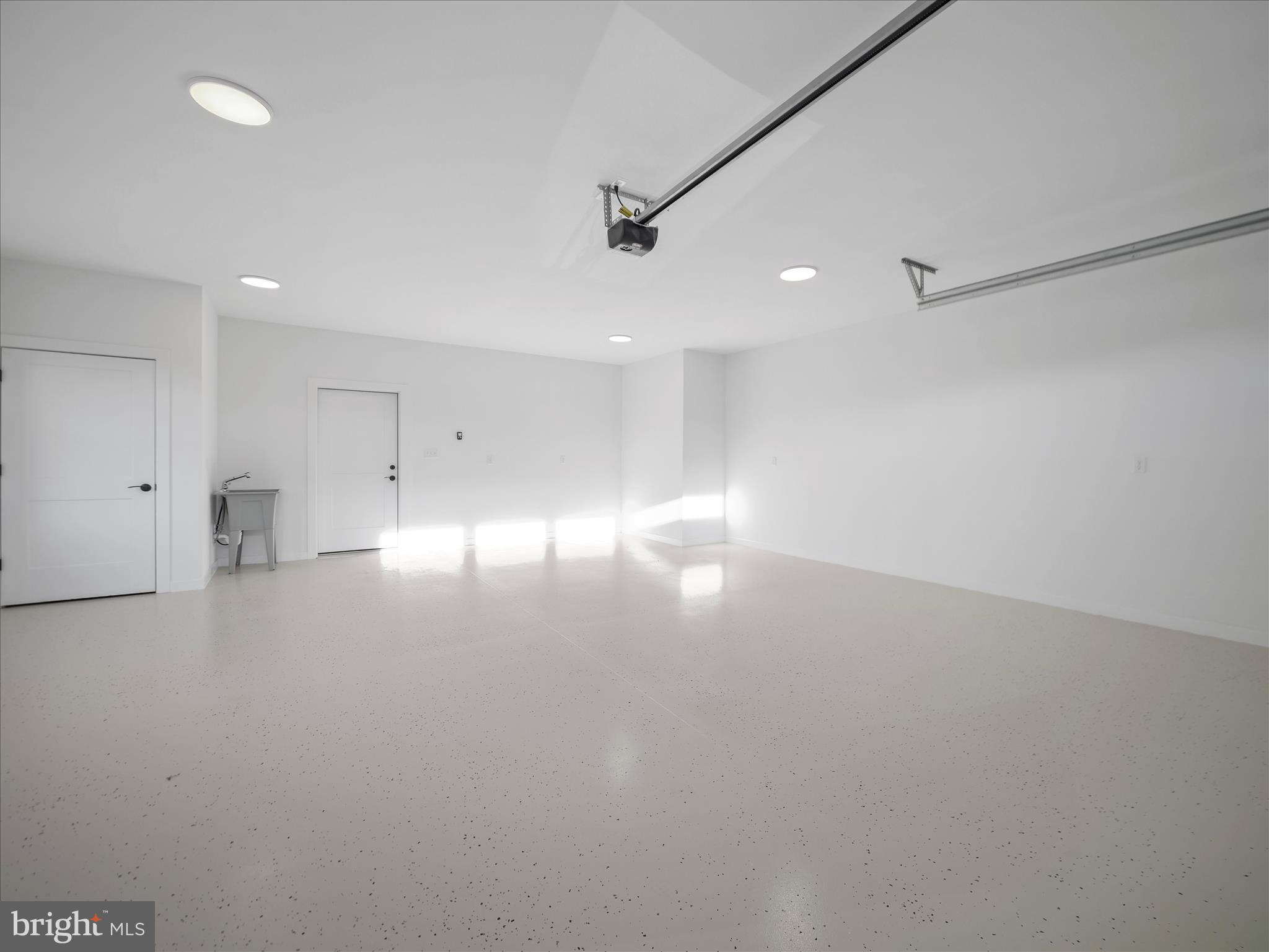 MEADOWBROOK - Residential