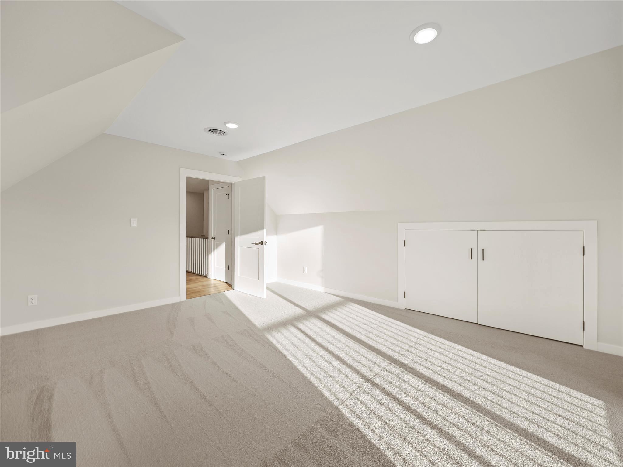 MEADOWBROOK - Residential