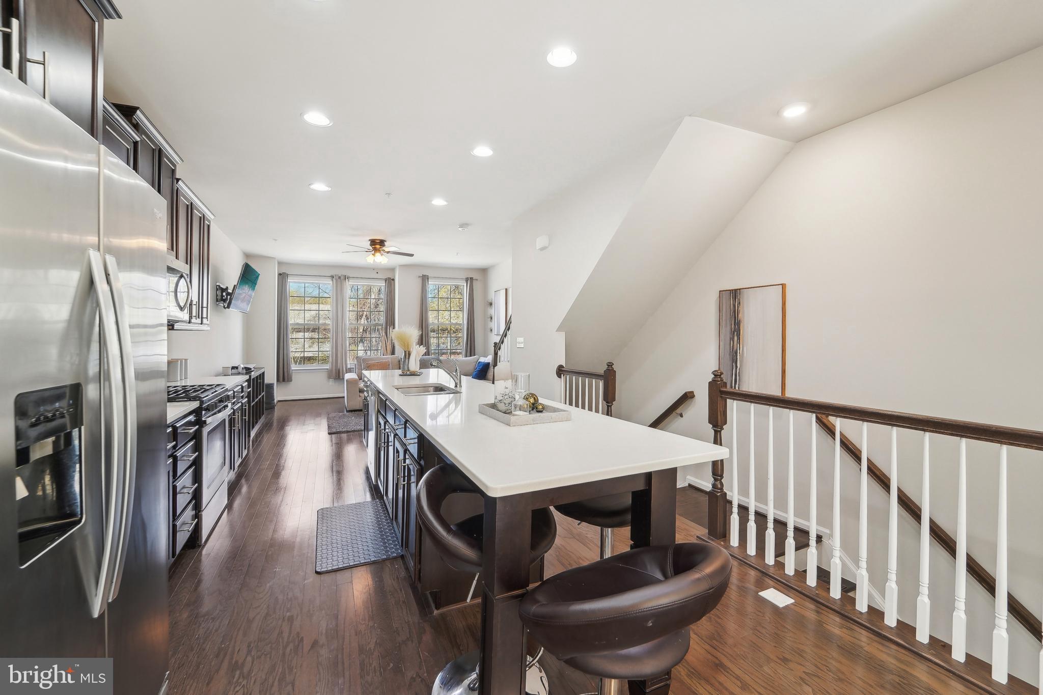 8205 HOLLOW COURT