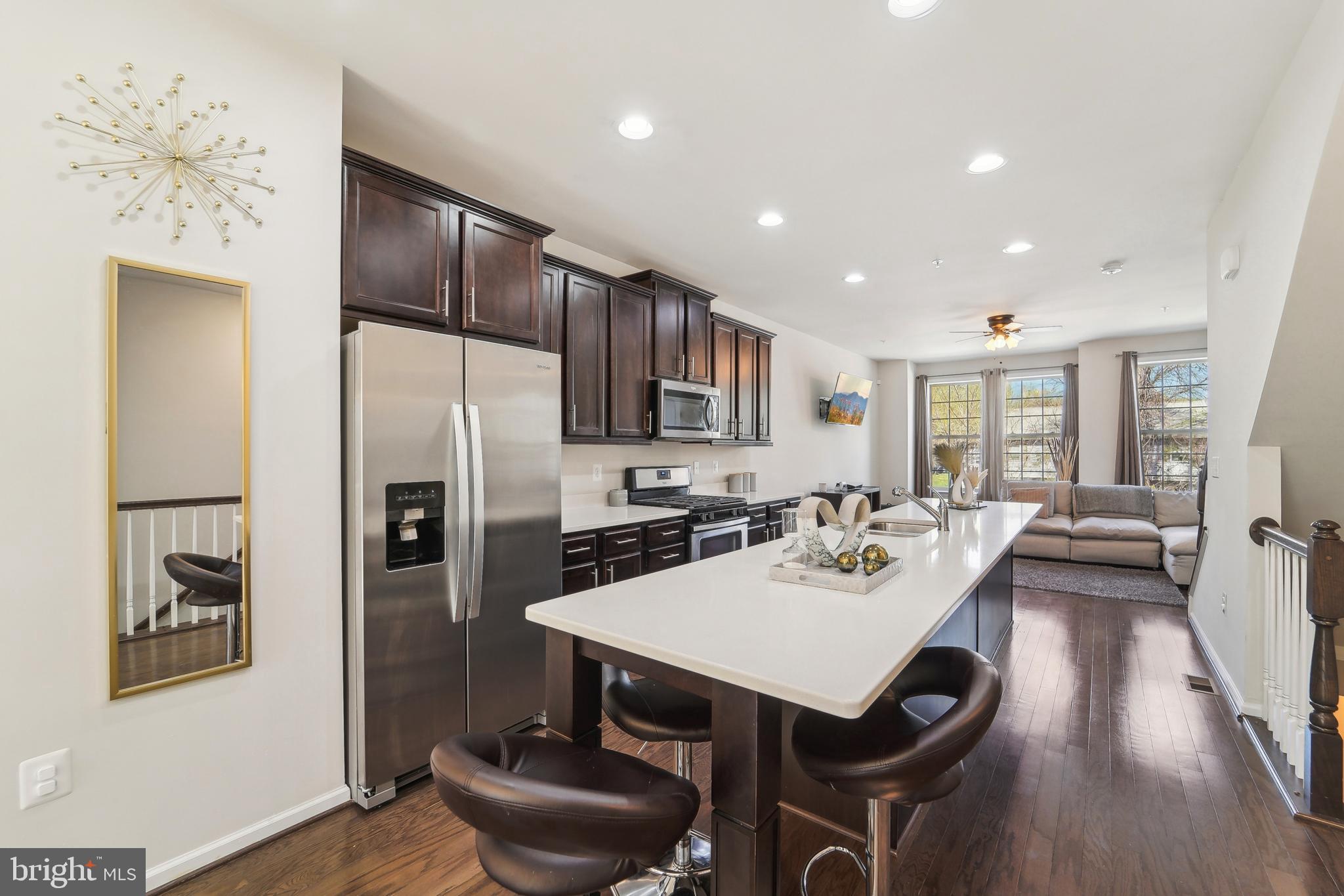 8205 HOLLOW COURT
