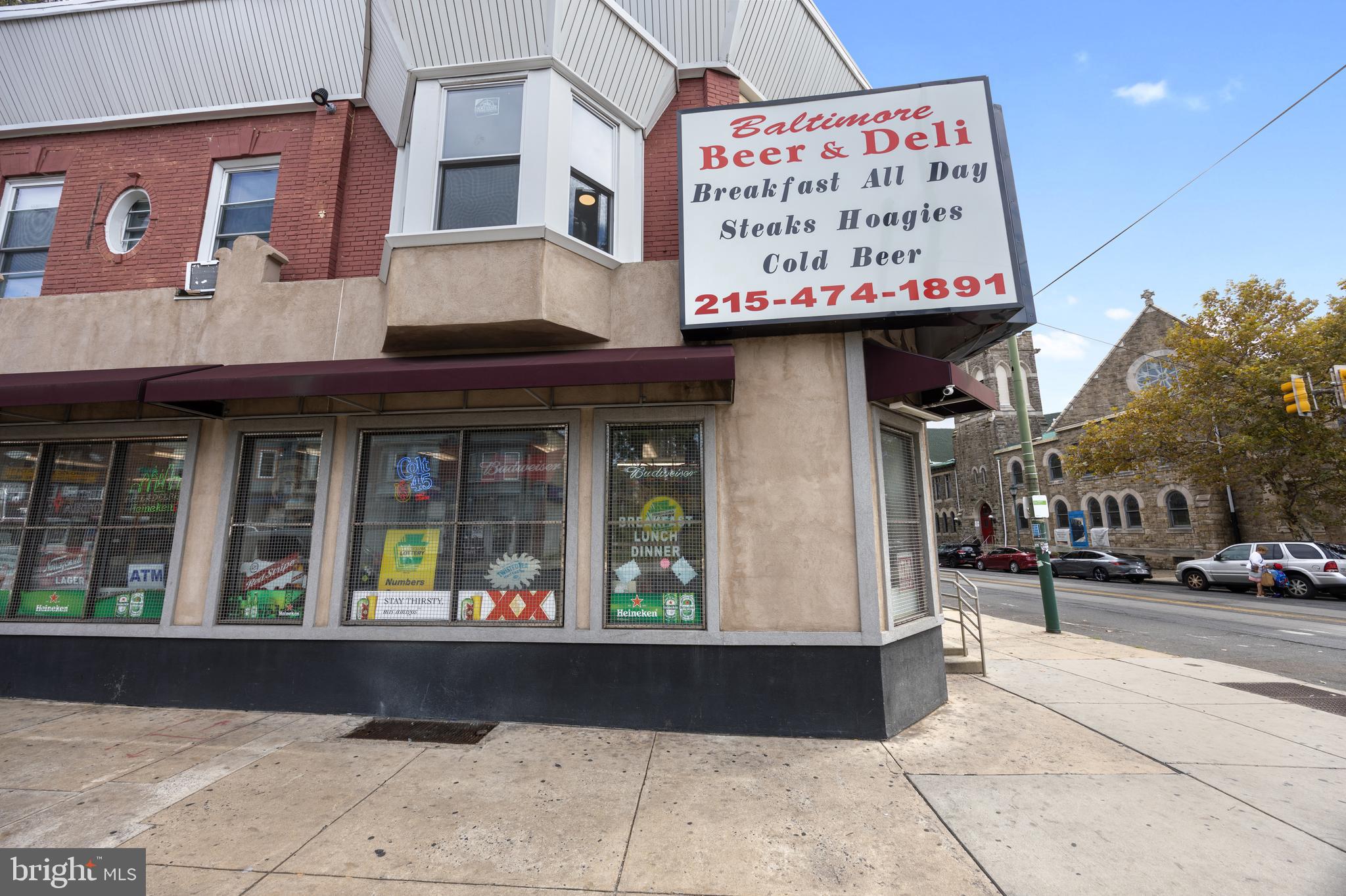 Main image without alt text