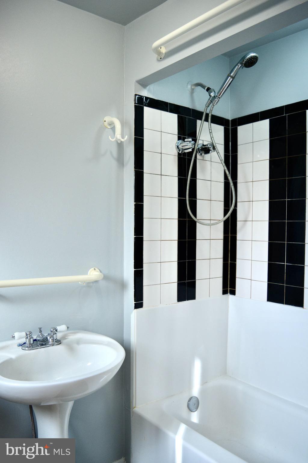 DICKINSON NARROWS - Residential