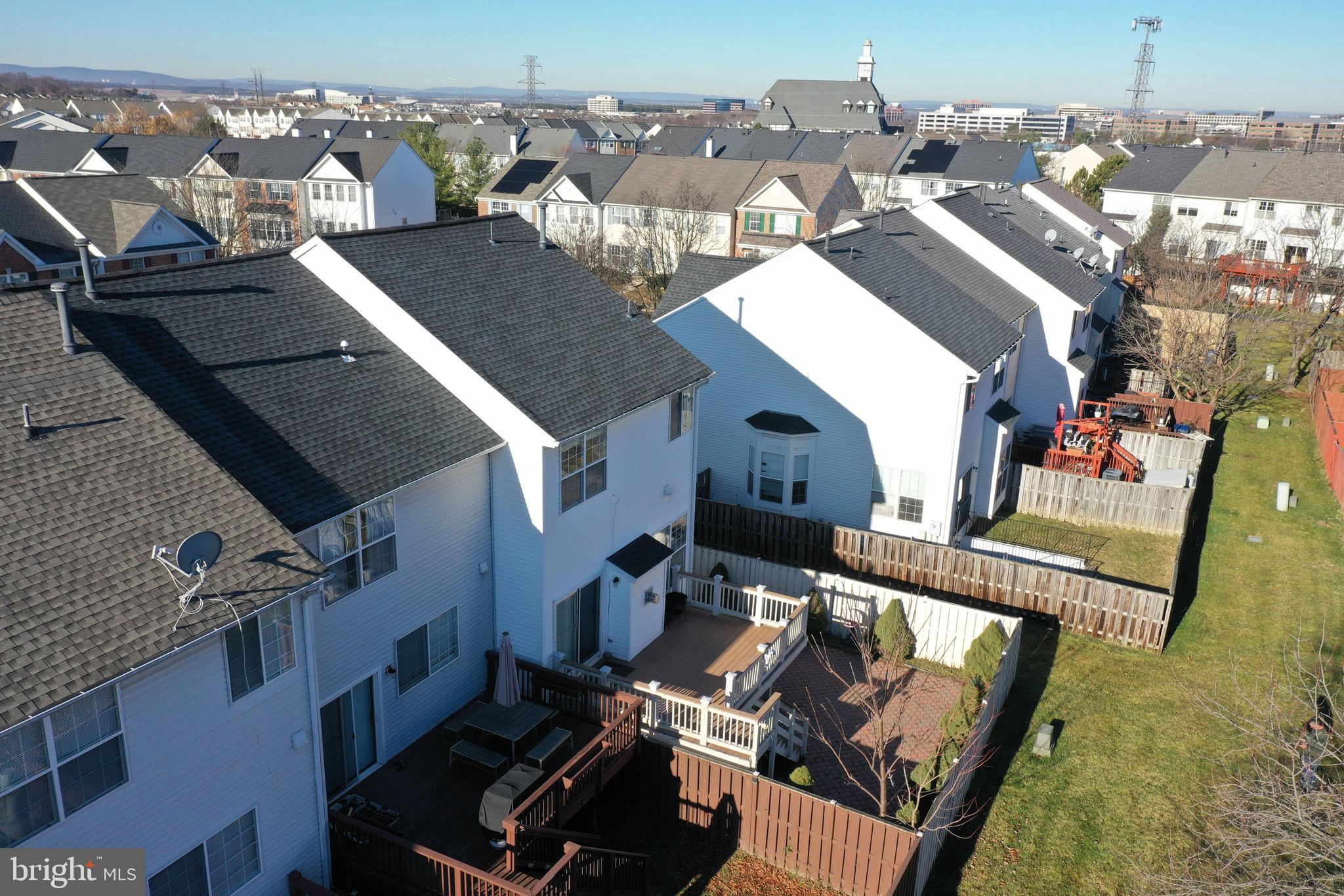 MCNAIR FARMS LANDBAY - Residential