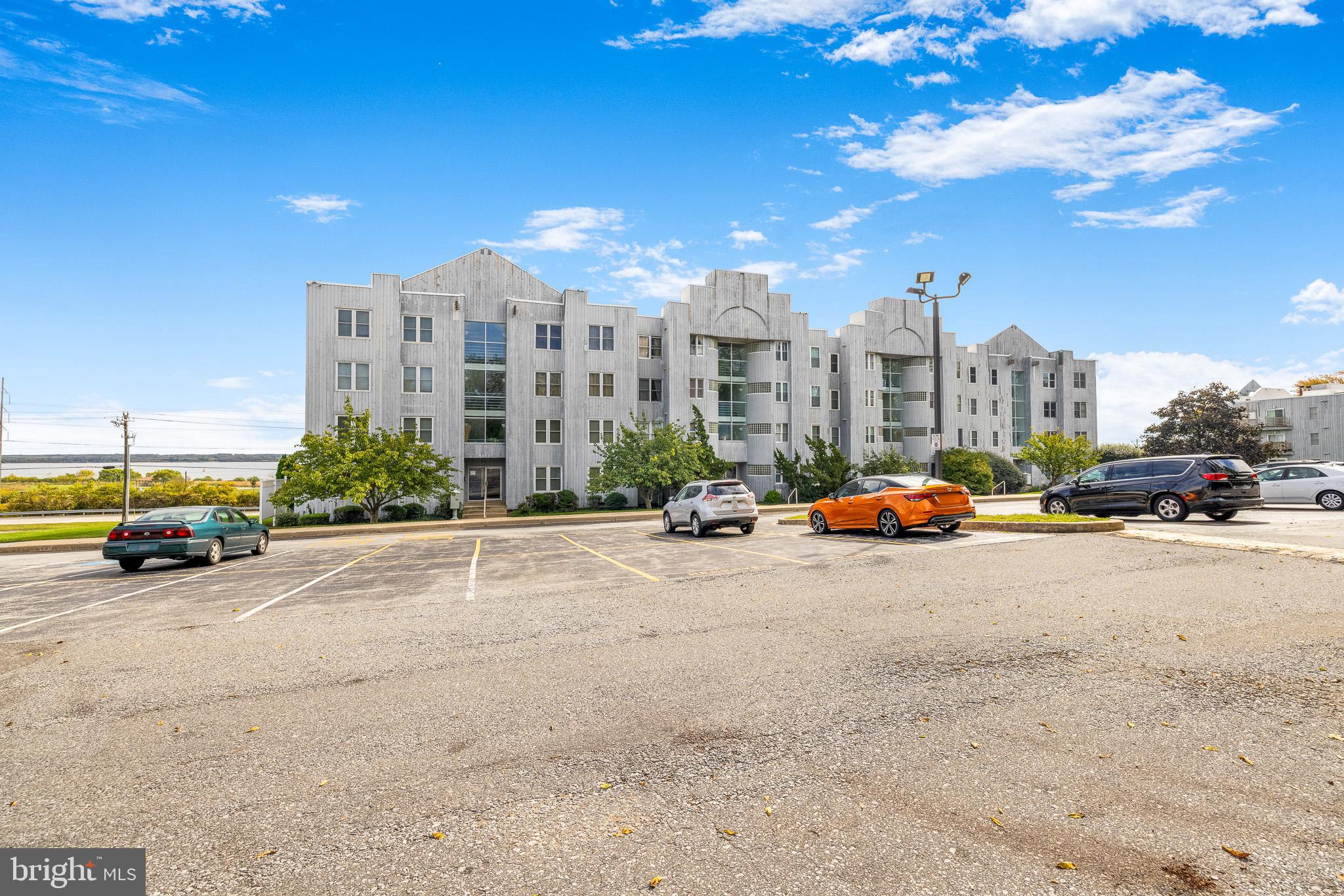 5213 LE PARC DRIVE UNIT 4