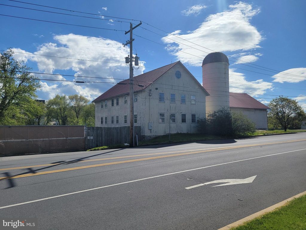 Photo of 2860 Yellow Goose Road, Lancaster, PA 17601 (MLS # PALA2050576)