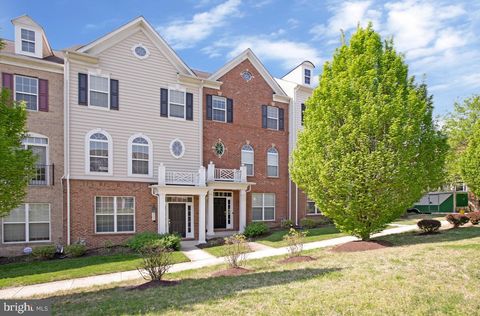 Photo of 505 Jurgensen Pl, HYATTSVILLE, MD 20785 (MLS # MDPG2199566)