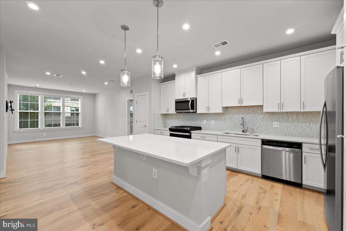 2320 FIELD POINT ROAD 103