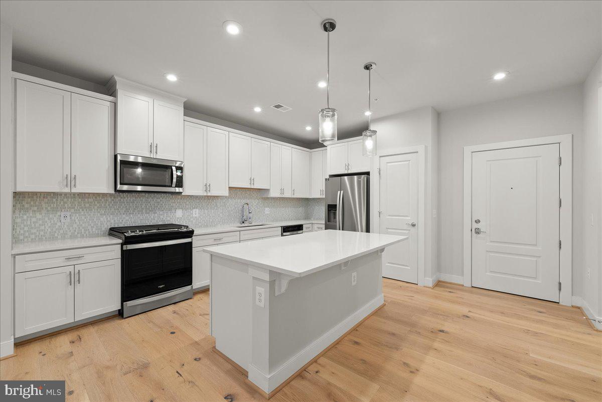 2320 FIELD POINT ROAD 103