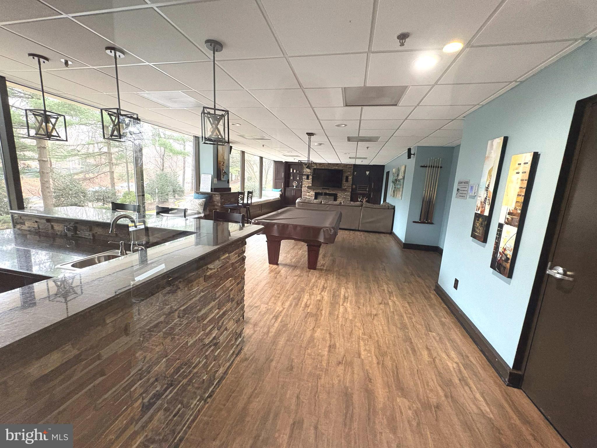 LAKESIDE PLAZA - Residential